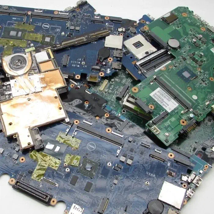 Alte und defekte Mainboards von Laptops